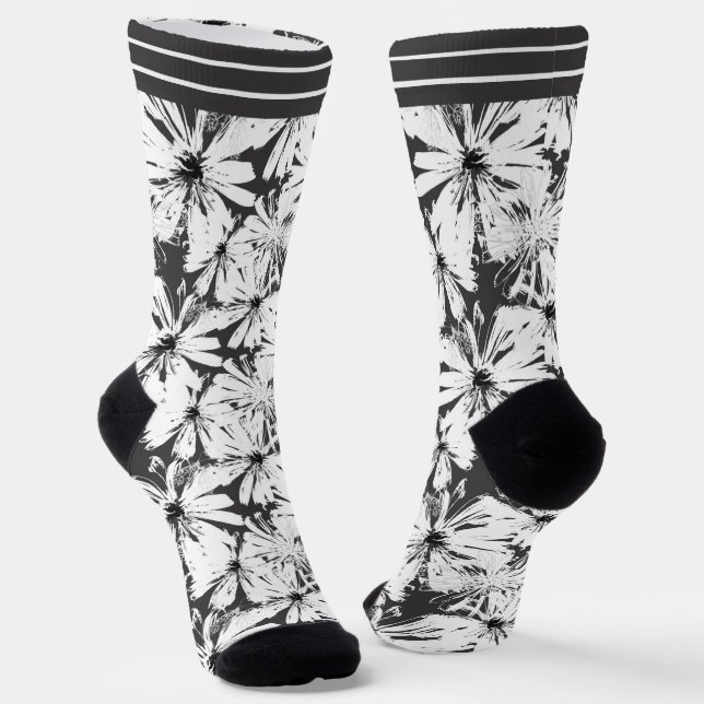 Weiße Blume auf dunkelgrau Socken (Gewinkelt)