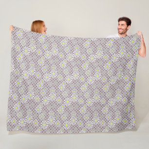 Weiße Blume auf einem beigen, braunen Polka-Punkt Fleecedecke