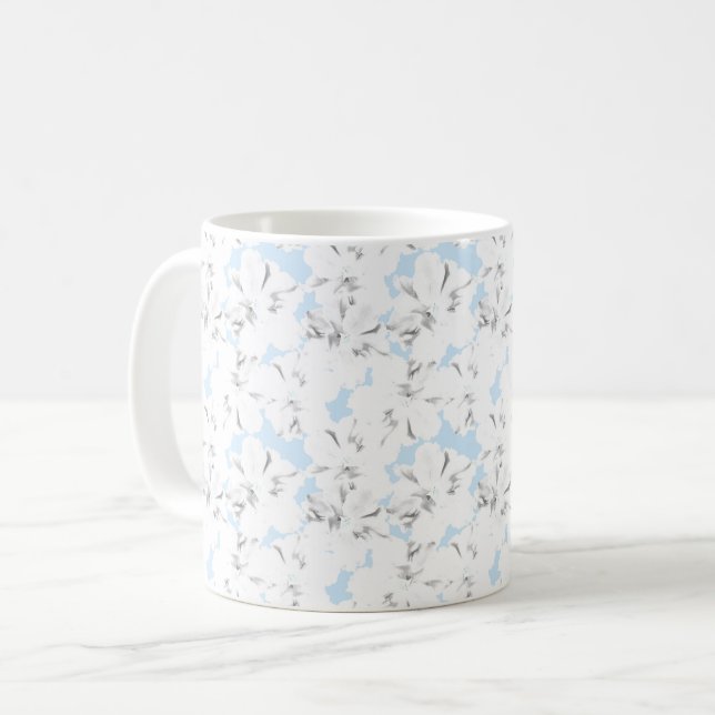 Weiße Blume auf hellblau. Kaffeetasse (Vorderseite Links)