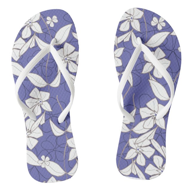 Weiße Blume auf Periwinkle Flip Flops (Fußbett)