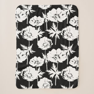 Weiße Blume auf schwarz. Sherpadecke