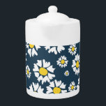 Weiße Blume, gelbe Mitte, blauer Hintergrund<br><div class="desc">Diese sind hell und fröhlich weiß mit gelben Blumen auf marineblau-blauem Hintergrund.</div>