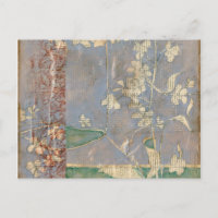 Weiße Blume im Zeitungspapier-Hintergrund