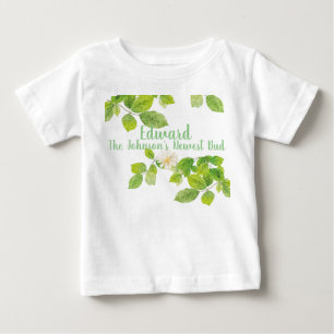 Weiße Blume und Garten mit grünen Blätter Baby T-shirt