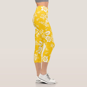Weiße Blumen auf gelbem Frühlingshintergrund Capri Leggings