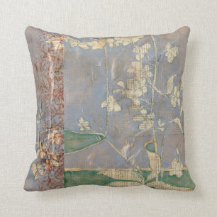 Weiße Blumen auf Zeitungspapier-Hintergrund Kissen