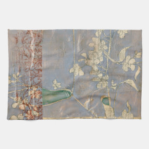 Weiße Blumen auf Zeitungspapier-Hintergrund Küchentuch