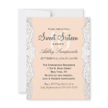 Weiße Blumenspitze auf Pachy Beige