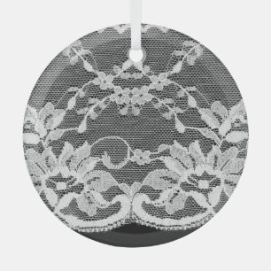Weiße Blumenspitze: schwarzer Hintergrund. Ornament Aus Glas