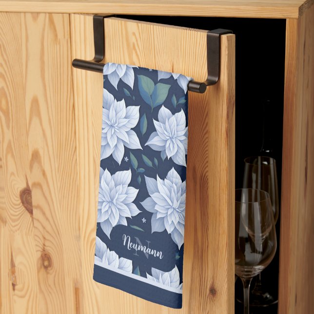 Weiße Blüten auf dunklem Hintergrund - Geschirrtuch (Drittel gefaltet)