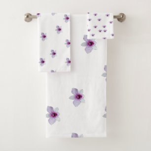 Weiße Blüten mit lila Mitte Geschenk Badhandtuch Set