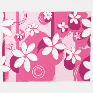 Weiße Blüten mit rosa Umrandung Fleecedecke