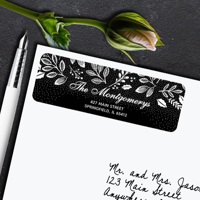 Weiße Botanicals auf schwarzer Rücksendeadresse (White botanical leaves and dots on black return address labels)