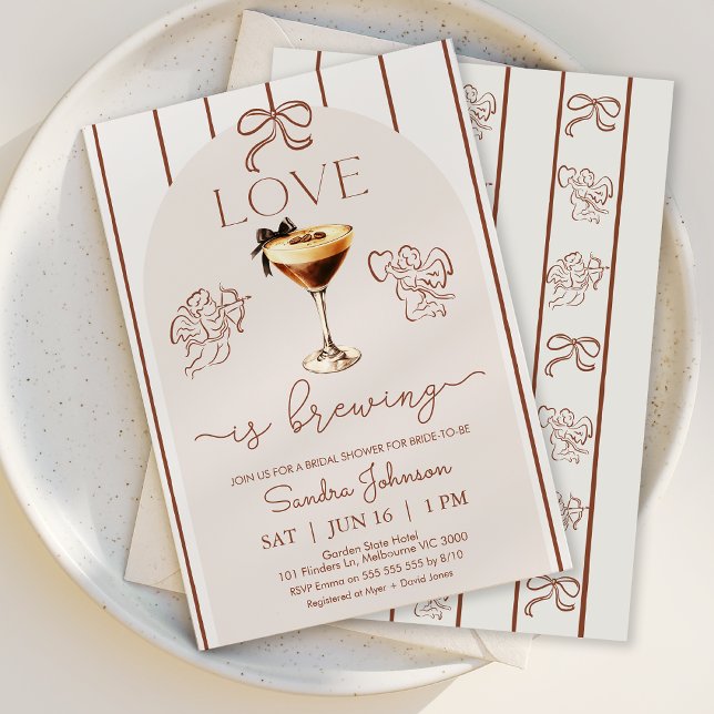 Weiße braune Liebe braut Brautparty Einladung (Love is Brewing Bridal Shower Invitation, Espresso Martini Bridal Shower Invitation Template, 
)