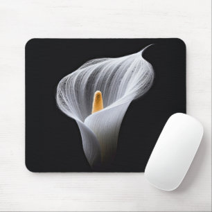 Weiße Calla-Lilie auf schwarz Mousepad