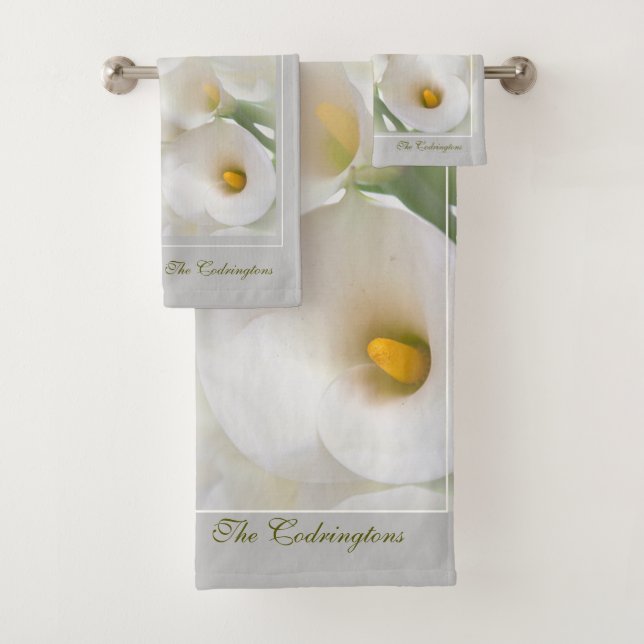 Weiße Calla Lily mit Foliage personalisieren Badhandtuch Set (Insitu)