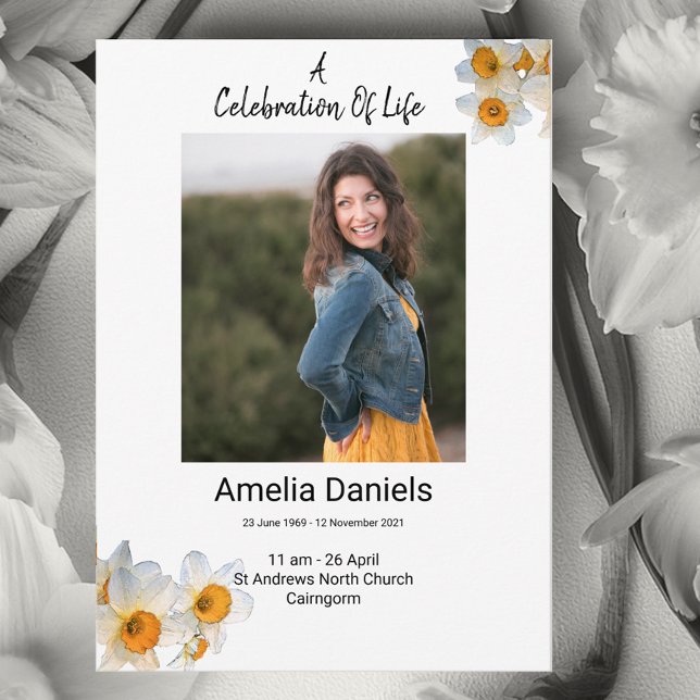 Weiße Daffodil Feier des Lebens Fotokarte Ankündigung (Von Creator hochgeladen)