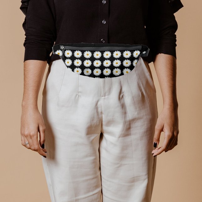 Weiße Daisy-Floral-Muster auf schwarz Bauchtasche (In Situ)