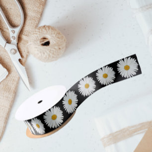 Weiße Daisy-Floral-Muster auf schwarz Satinband