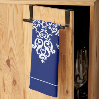 Weiße Damaskus-Blätter Blühte die Tile auf einer b Geschirrtuch