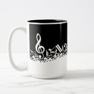 Weiße durcheinandergebrachte musikalische zweifarbige tasse