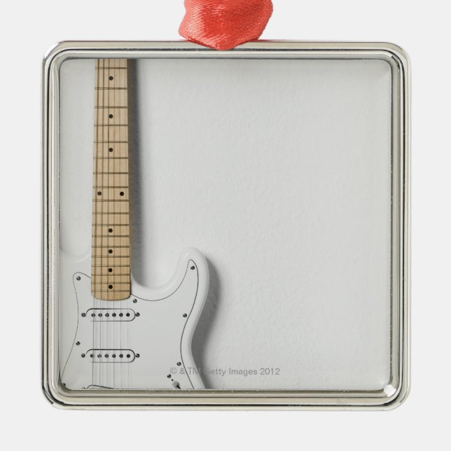 Weiße E-Gitarre 3 Silbernes Ornament (Vorne)