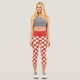 Weiße Edelweißblumen Muster in Rot Capri Leggings