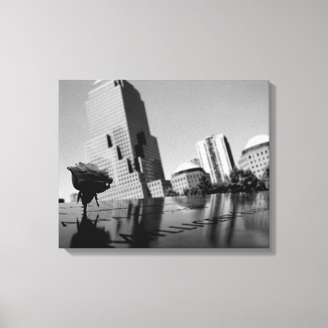 Weiße Erinnerungsrose Leinwanddruck (Vorderseite)