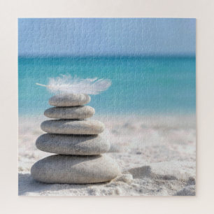 Weiße Feder auf einem Strandsteinhaufen Puzzle
