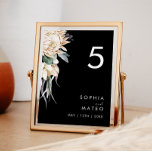 Weiße Flora | Schwarze Tischnummer<br><div class="desc">Wir entwarfen diese weiße Blume | Schwarze Tischnummer, um Ihre rustikale dunkle tropische Hochzeit zu vollenden. Die böhmische Aquarellanlage mit ihren modernen böhmischen Blume, wie Protea, Dahlia und getrockneten Lotus, ist ein Set für das modisch-minimalistische Schwarz-Grün. Ändern Sie den Text und fügen Sie ein Foto, um es zu Ihrem eigenen...</div>