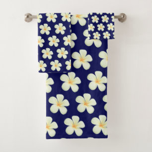 Weiße Frangipani Plumeria Blume auf Navy Blue Badhandtuch Set