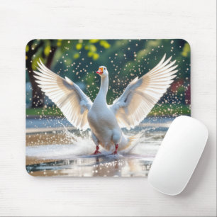Weiße Gans in einem Spritzbereich Mousepad