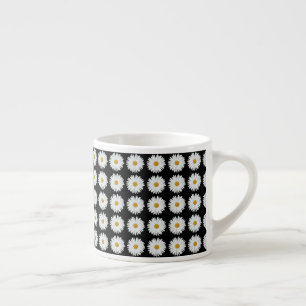 Weiße Gänseblümchen-Blumenmuster auf Schwarz Espressotasse
