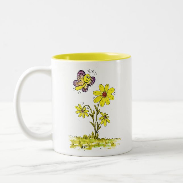 Weiße gelbe Blumen mit Schmetterling Zweifarbige Tasse (Links)