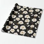 Weiße goldene Blüte in Schwarz Geschenkpapier<br><div class="desc">Elegante vergoldete Blume auf schwarzem Hintergrund,  dieses Packpapier ist großartige Hochzeiten,  Brautparty,  Geburtstage oder jede Gelegenheit.</div>