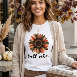 Weiße Herbststimmung Leopard Sonnenblume Ästhetik T-Shirt