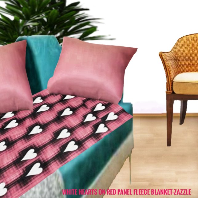 Weiße Herzen auf der roten Tafel Fleecedecke (Von Creator hochgeladen)