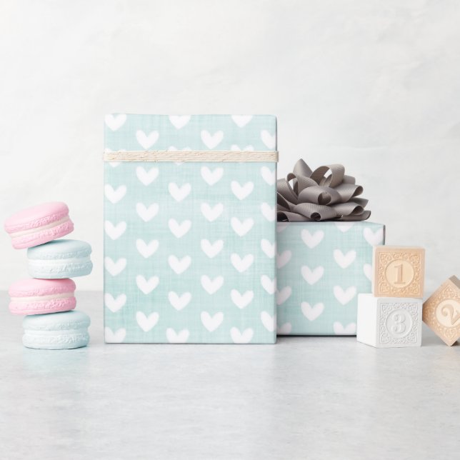 Weiße Herzen auf hellgrüner Leinwand Geschenkpapier (Babyparty)