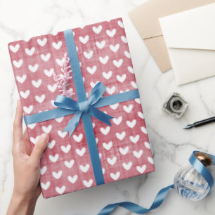 Weiße Herzen auf roten Linen Geschenkpapier
