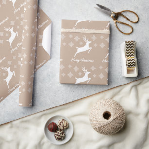 Weiße Hirschform auf Beige mit Schneeflocken und T Geschenkpapier