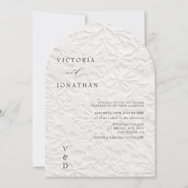 Weiße Hochzeitseinladung mit Wintermonogramm Einladung (Vorderseite)