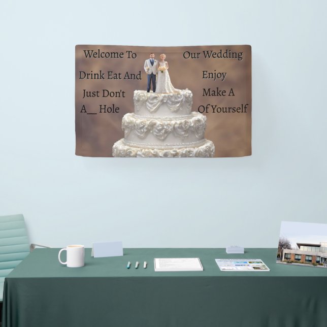 weiße Hochzeitskuchen mit Bridal-Paar, Banner (Messe)