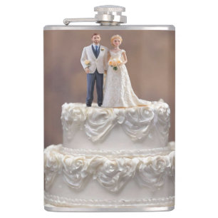 weiße Hochzeitskuchen mit Bridal-Paar, Flachmann