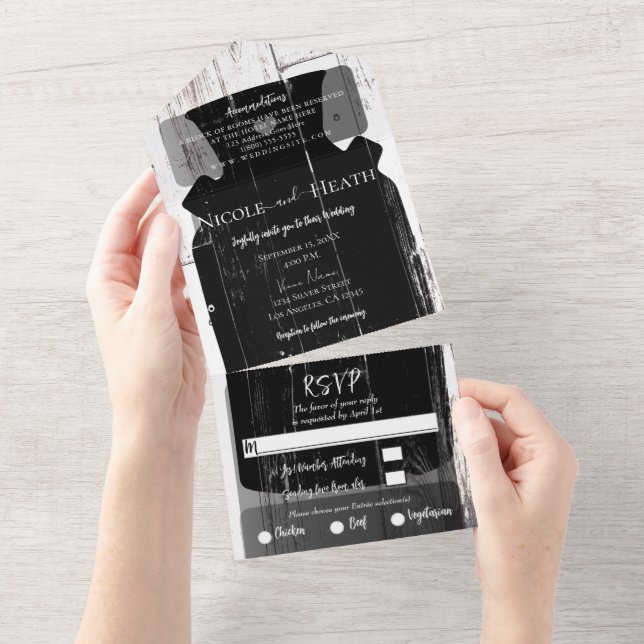 Weiße Holzbauernhof Pitcher Barn Wedding All In One Einladung (Abreißen)