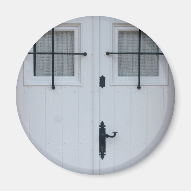 Weiße Holztür mit schwarzem Schmiedeeisenwerk Magnet (Vorne)