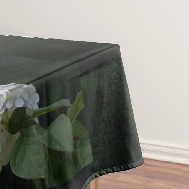 Weiße Hortensien-Blüten in Kalkoptik Tischdecke (Beispiel)