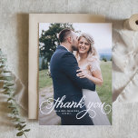 Weiße Hübsche Kalligraphie Moderne Hochzeit des Fo Dankeskarte<br><div class="desc">Foto Vielen Dank für Ihre Karte | Vielen Dank an Familie und Freunde, dass sie Teil Ihres besonderen Tages mit dieser individuell gestaltbaren Hochzeit Dankeschön-Karte. Dieses Foto danke Ihnen Karte verfügt über ein lockiges Skript. Personalisieren Sie diese, indem Sie Ihre Daten hinzufügen. Dieses Foto Hochzeit danke Ihnen Karte ist auf...</div>