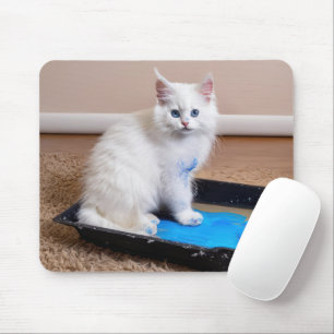 Weiße Kätzchen in Paint Tray Mousepad