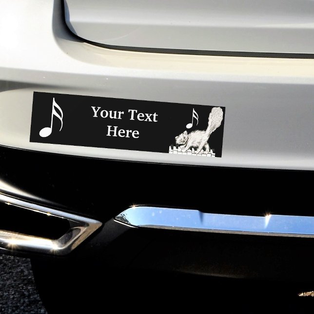 Weiße Katze auf Klaviertasten Autoaufkleber (White winking cat on piano keys with white music notes on black bumper sticker for your car.)