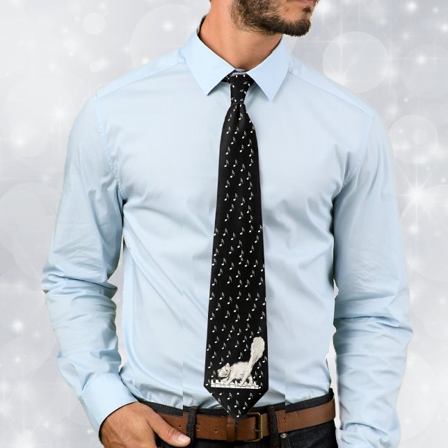 Weiße Katze auf Klaviertasten Krawatte (Winking white cat walking on piano keys music notes on black and white neck tie.)